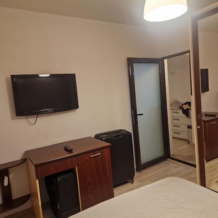 2 Bedrooms Apartment. Galaţi Esterno foto