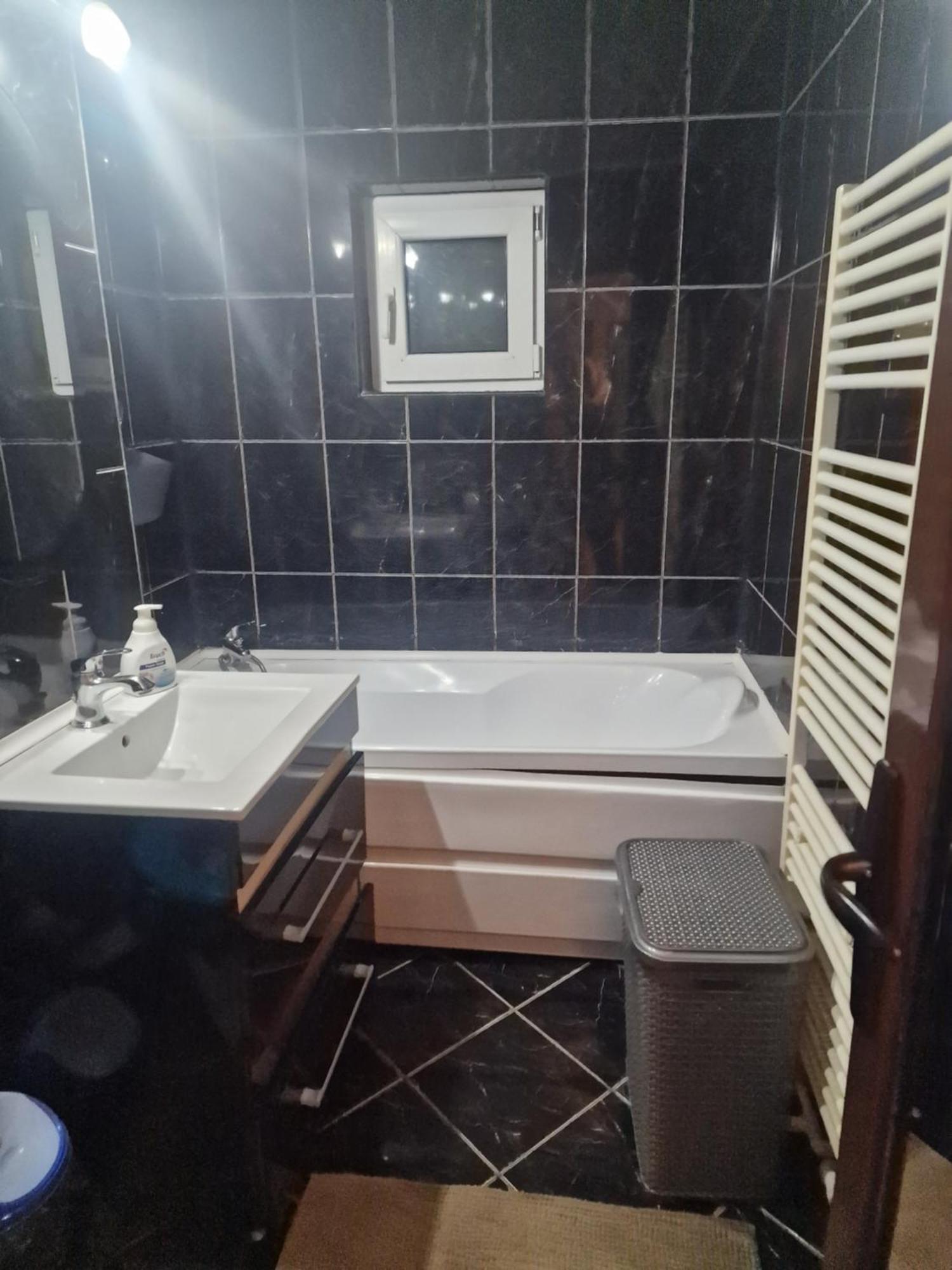 2 Bedrooms Apartment. Galaţi Esterno foto