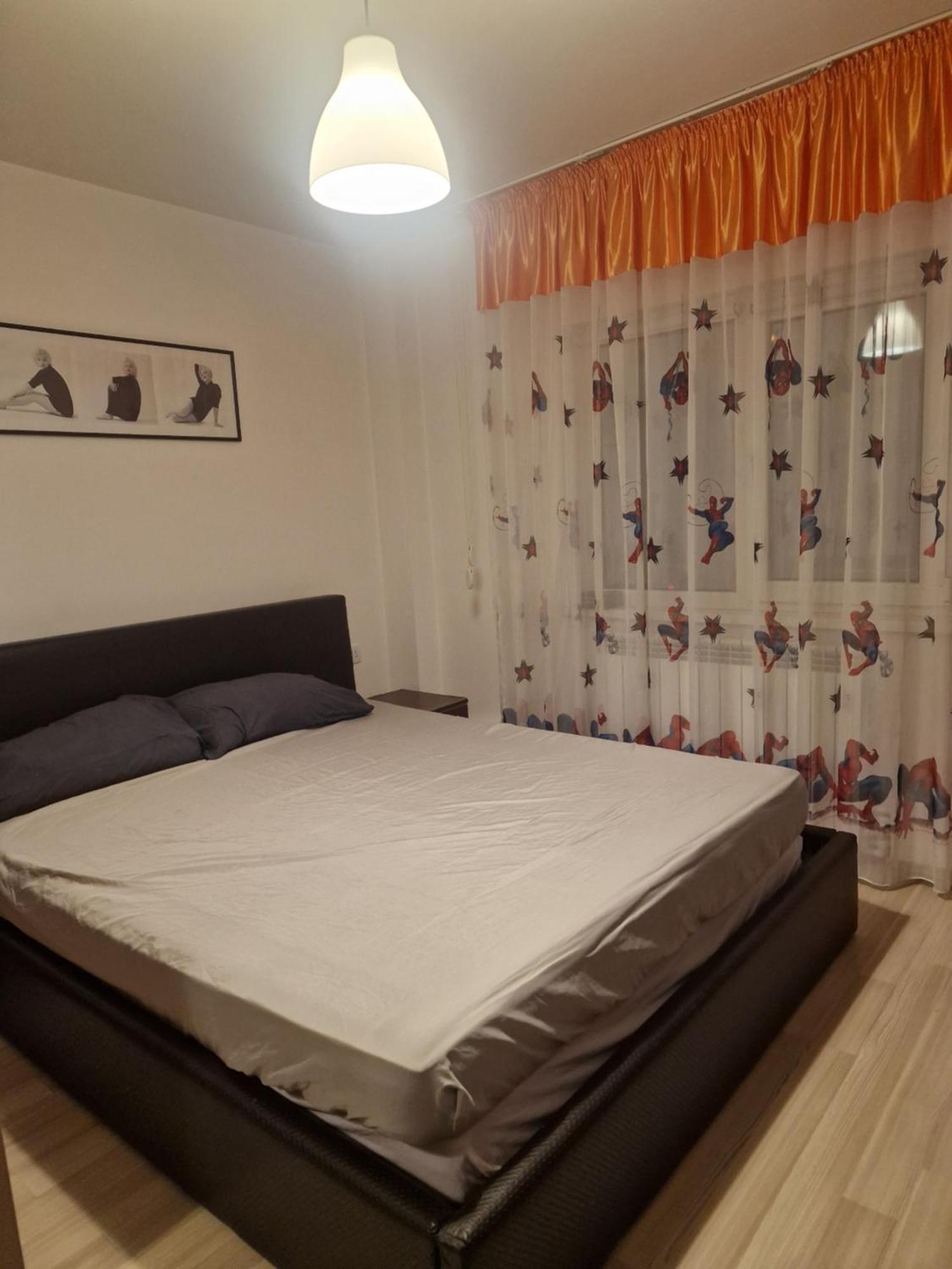 2 Bedrooms Apartment. Galaţi Esterno foto