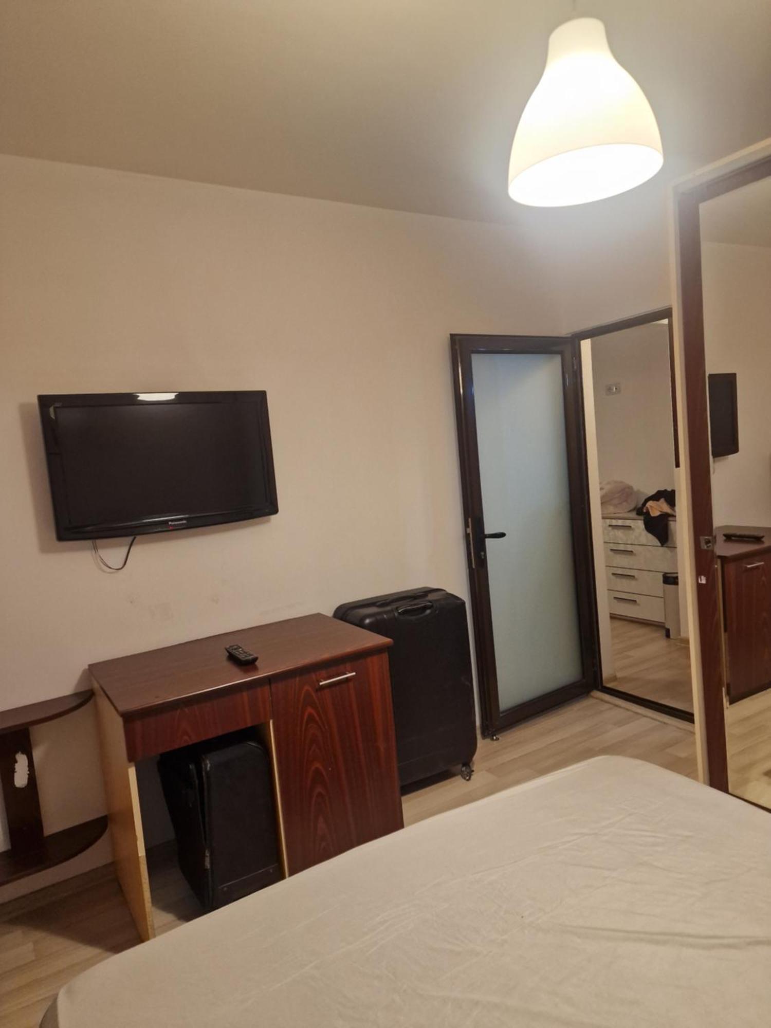 2 Bedrooms Apartment. Galaţi Esterno foto